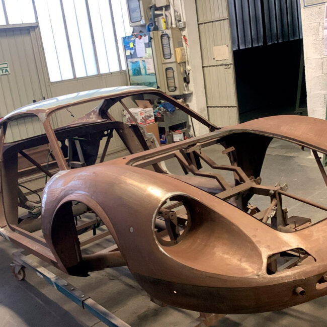 Carrozzeria auto Ferrari da restaurare